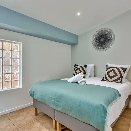 86 - Urban Charming *